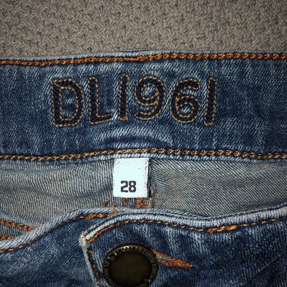 DL1961 Riley Boyfriend Cropped Straight Leg Jeans size 28 - Picture 9 of 13